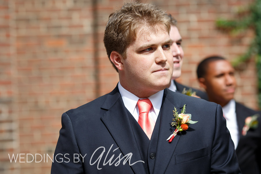 Outdoor wedding ceremonies at Heinz Hall in garden